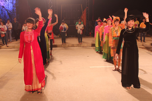 Carnaval Hạ Long 2013 lung linh sắc m&agrave;u văn h&oacute;a Quảng Ninh